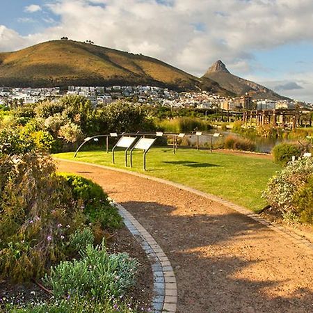 Planet Africa 1 By Ctha Appartement Kaapstad Buitenkant foto